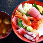 女川駅前 ハマテラス｜ランチは海鮮丼か海鮮浜めしか。世界三大漁場のどちらを食べる？